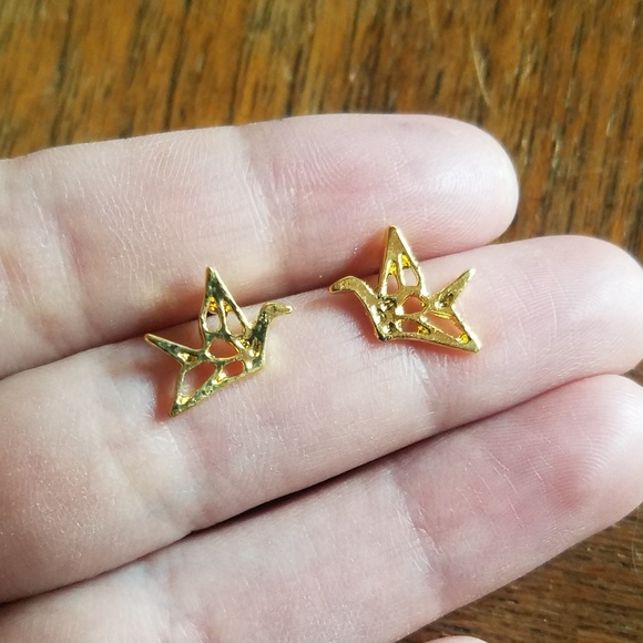 NWOT Gold Paper Crane Studs - Picture 2 of 9